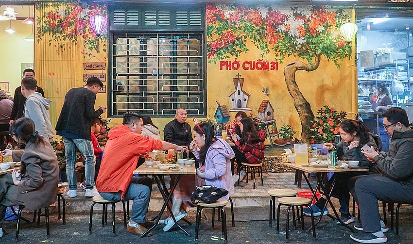 Hanoi Opens Second Food Street Near Expat Area