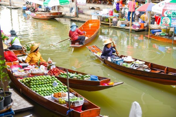 The Cultural Beauty of Floating Markets in the South