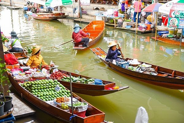 The Cultural Beauty of Floating Markets in the South