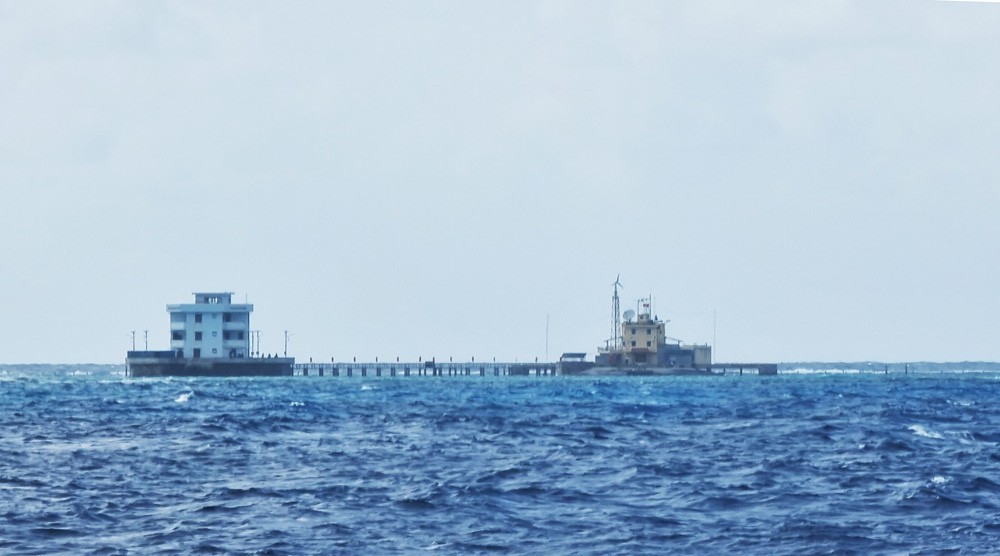 Bringing Early Tet Gifts to Truong Sa Archipelago's Da Nam Island
