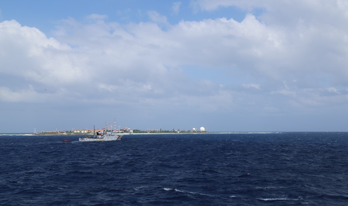 Bringing Early Tet Gifts to Truong Sa Archipelago's Da Nam Island