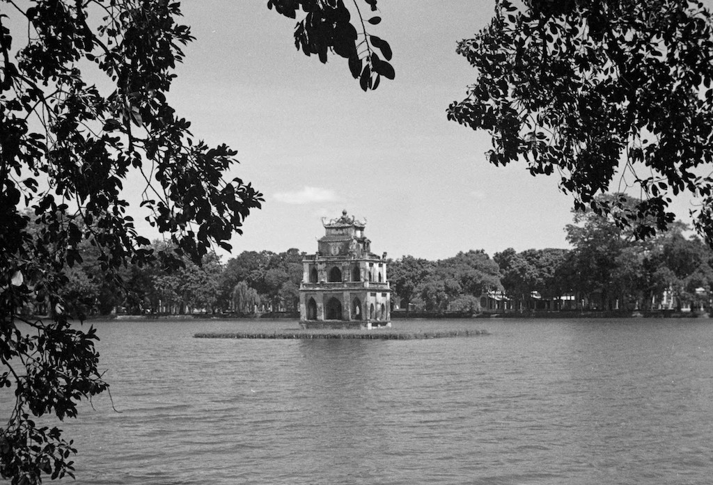 In Photos: Sword Lake of Today and Yesteryear