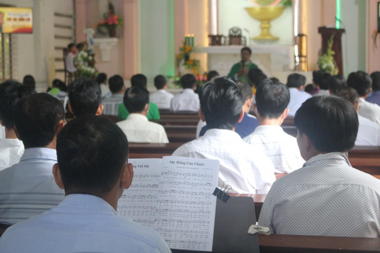 young people express themselves Ceremony at Chi Lang parish young people express themselves Ceremony at Chi Lang parish