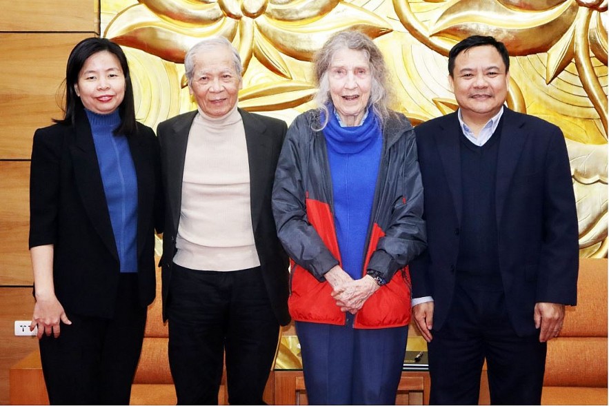Photo: Representatives from the Americas Department and the guests in a group photo. Photo: Vietnam Times