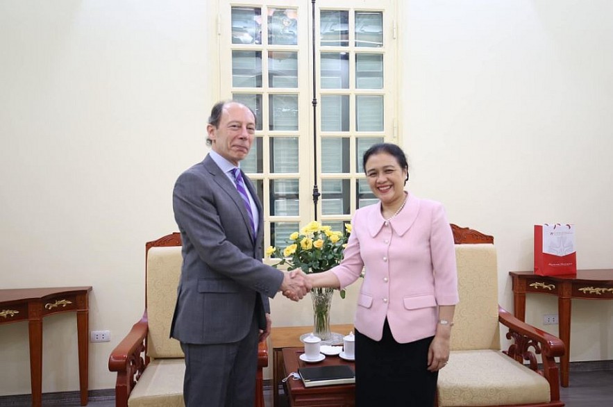 VUFO President Welcomes Ambassador of Uruguay