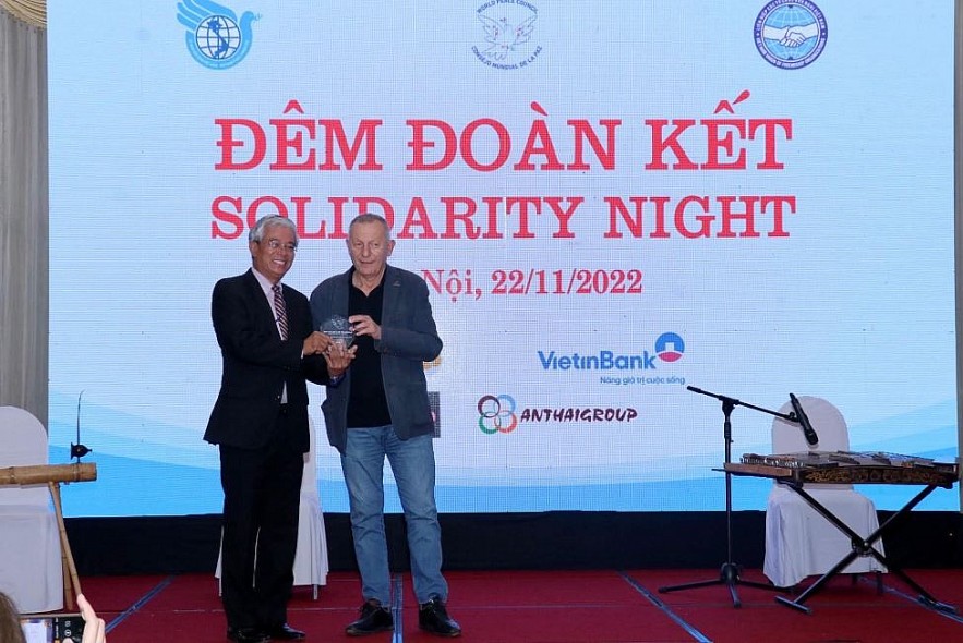 Solidarity Night Held in Warm and Friendly Atmosphere