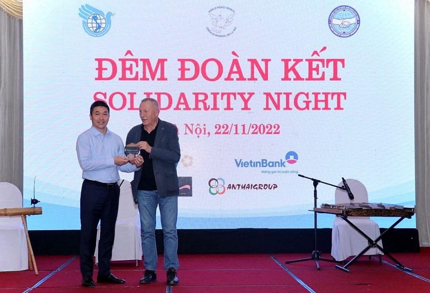 Solidarity Night Held in Warm and Friendly Atmosphere