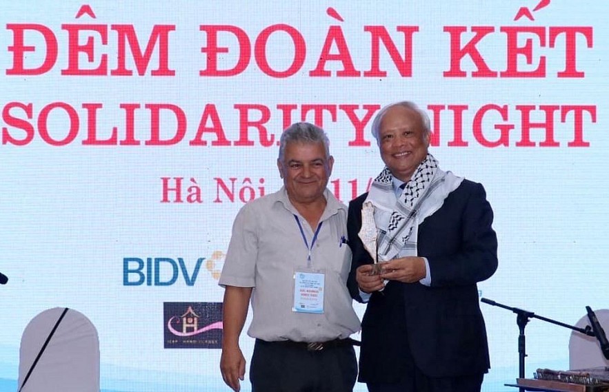 Solidarity Night Held in Warm and Friendly Atmosphere