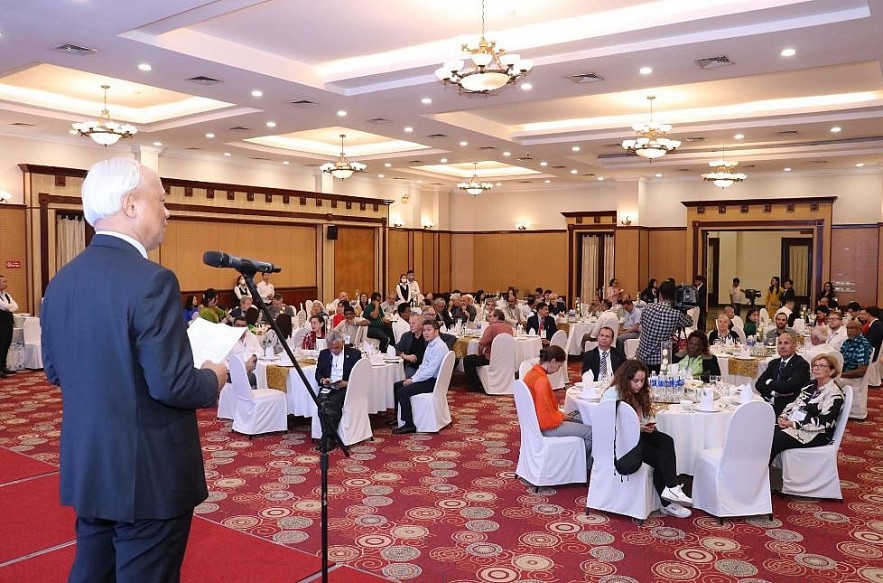 Solidarity Night Held in Warm and Friendly Atmosphere