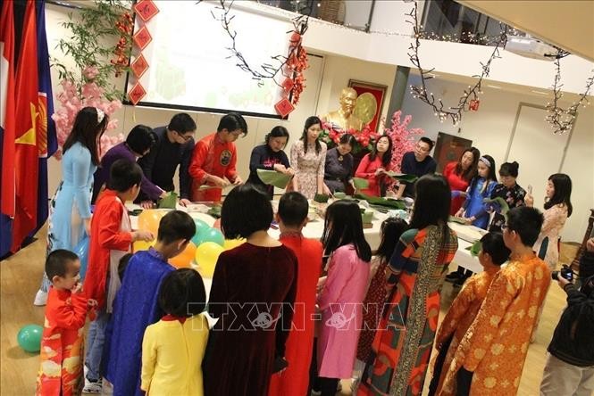 Overseas Vietnamese Celebrate Lunar New Year Far From Home