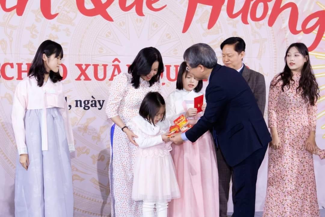 Overseas Vietnamese Celebrate Lunar New Year Far From Home