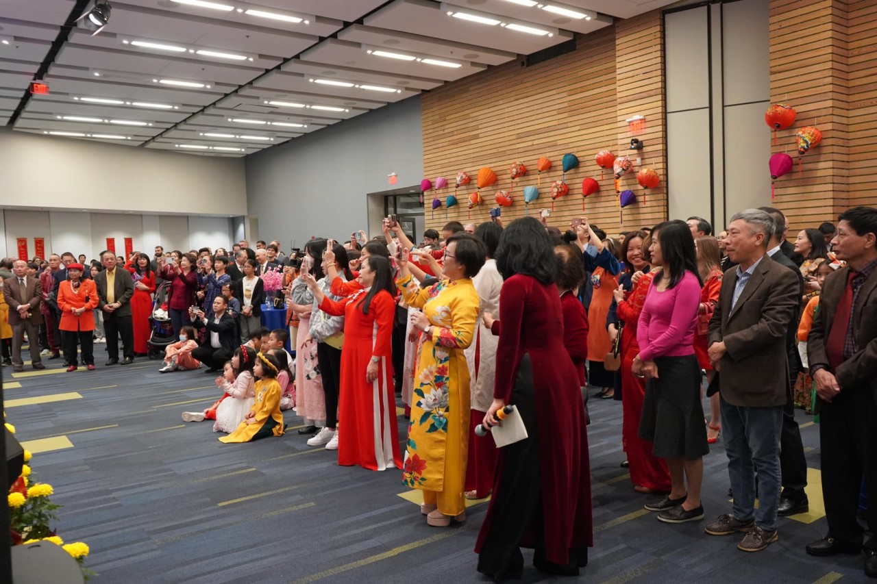 Overseas Vietnamese Celebrate Lunar New Year Far From Home