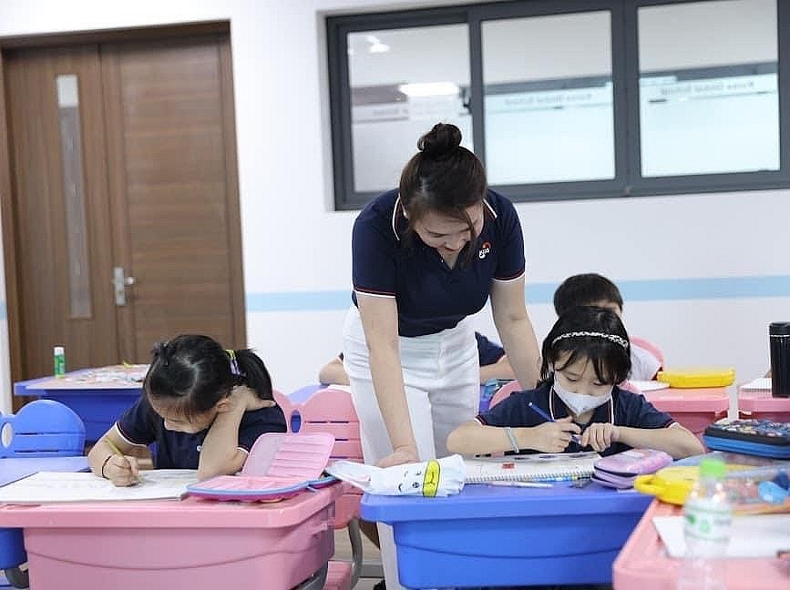 Kim Ji Eun - Nguyen Tuong Vy Bridges Korean, Vietnamese Education
