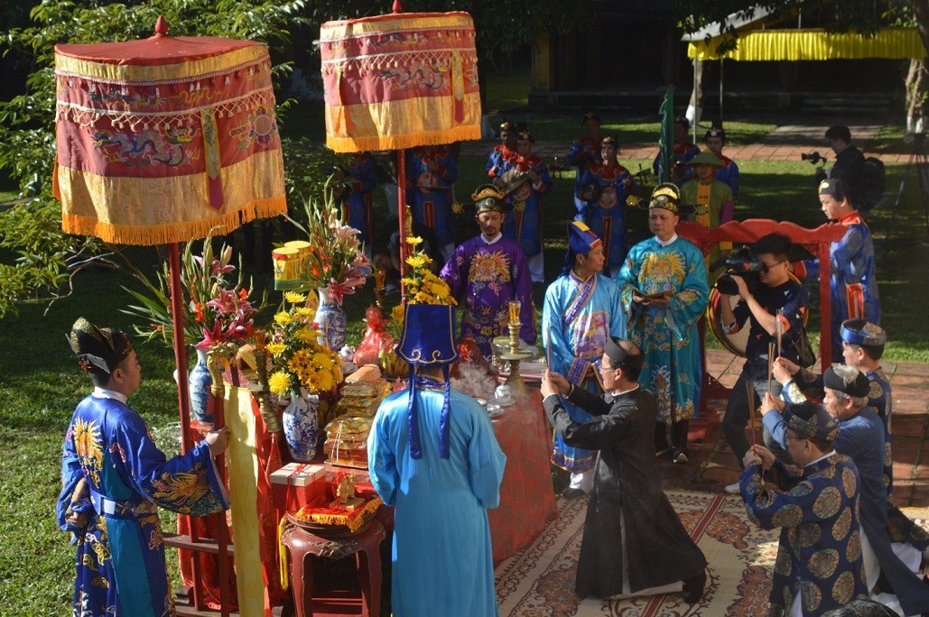 Hue City Reenacts Neu Pole Erecting Ceremony at Imperial Citadel