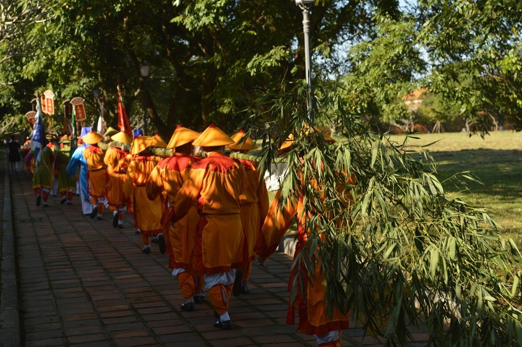 Hue City Reenacts Neu Pole Erecting Ceremony at Imperial Citadel