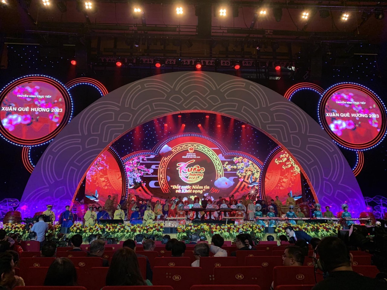 A performance at the Xuan Que Huong programme. 
