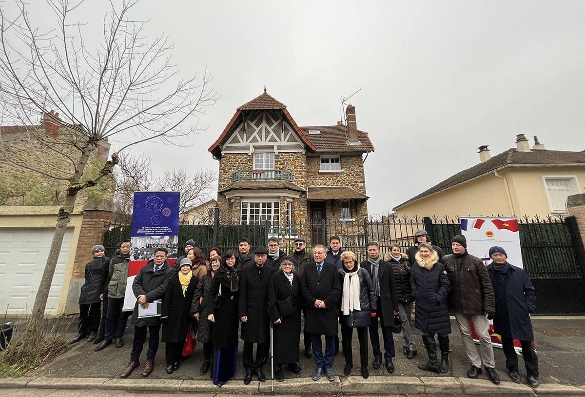 Participants pose for a photo in front of House No 11 on Darthé street, which accommodated secret meetings between Special Advisor to the delegation of the Government of the Democratic Republic of Vietnam Le Duc Tho and US National Security Advisor and Secretary of State Henry Kissinger. 