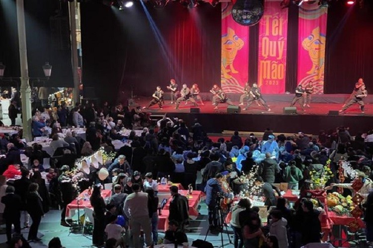 Vietnamese in EU Celebrate Tet