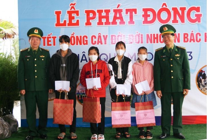 Thua Thien Hue Border Guards Launches New Year Tree Planting Festival