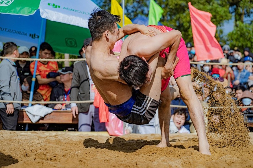 Traditional Wrestling Festival Opens In Sinh Village Traditional Wrestling Festival Opens In Sinh Village