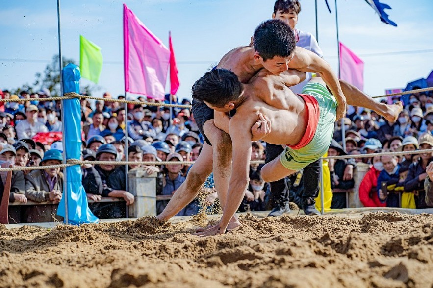 Traditional Wrestling Festival Opens In Sinh Village Traditional Wrestling Festival Opens In Sinh Village