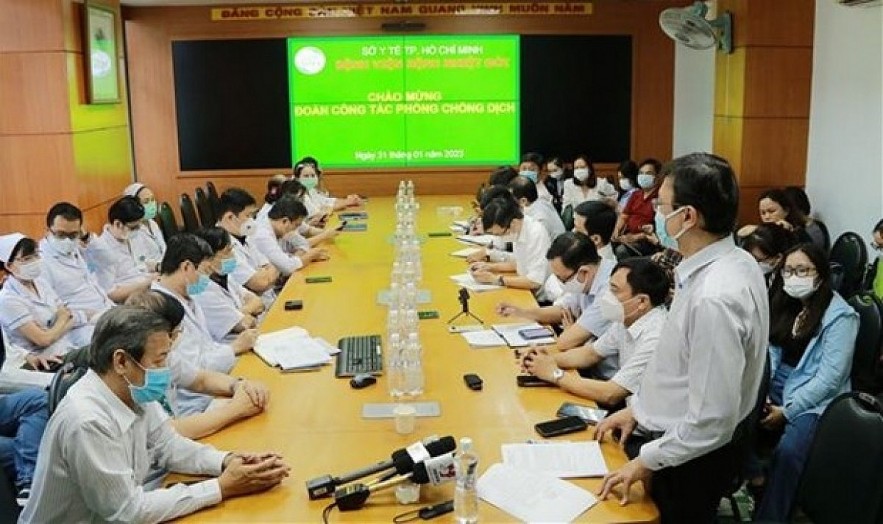 The Ministry of Health delegation has a working session with the HCM City Hospital for Tropical Diseases