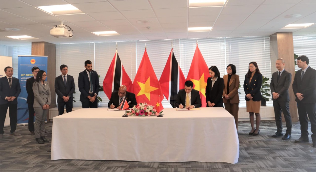 At the signing ceremony. Photo: VNA