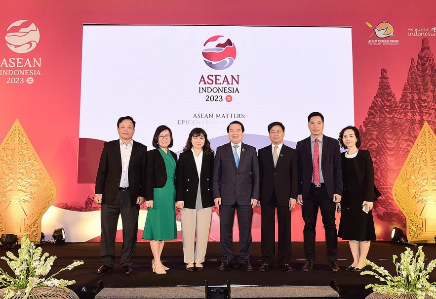 Vietnamese delegation attending the meeting (Photo: TITC)