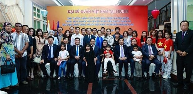PM Chinh Meets Vietnamese Community, Visits Universiti Brunei Darussalam