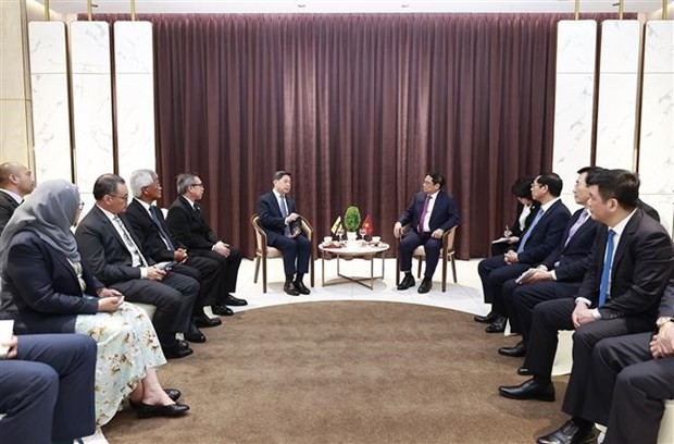 Prime Minister Pham Minh Chinh (R) and Minister of Finance and Economy II of Brunei Dato Seri Setia Dr Awang Haji Mohd Amin Liew Abdullah at the event. Photo: VNA