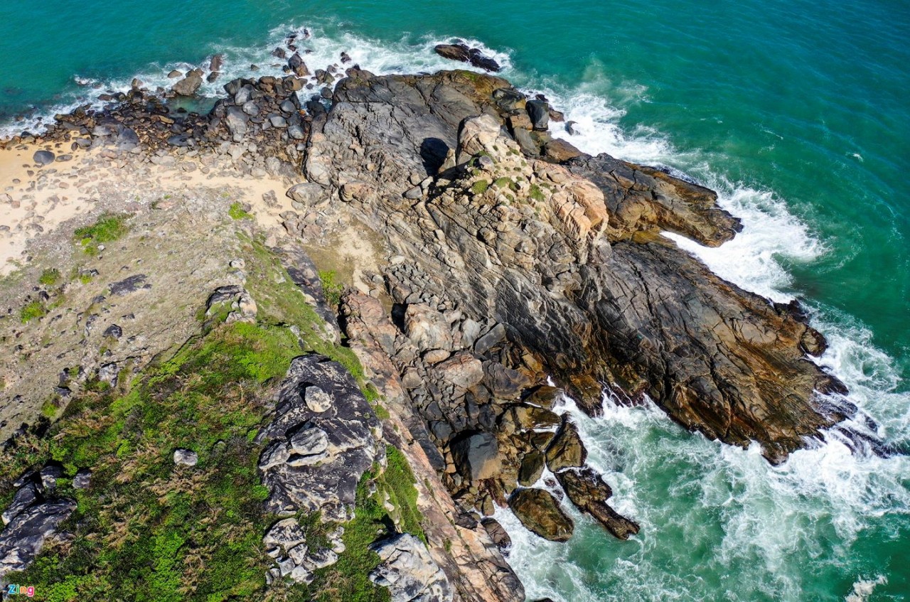 Amazing Tortoise-Shaped Cliff in Sa Huynh Sea