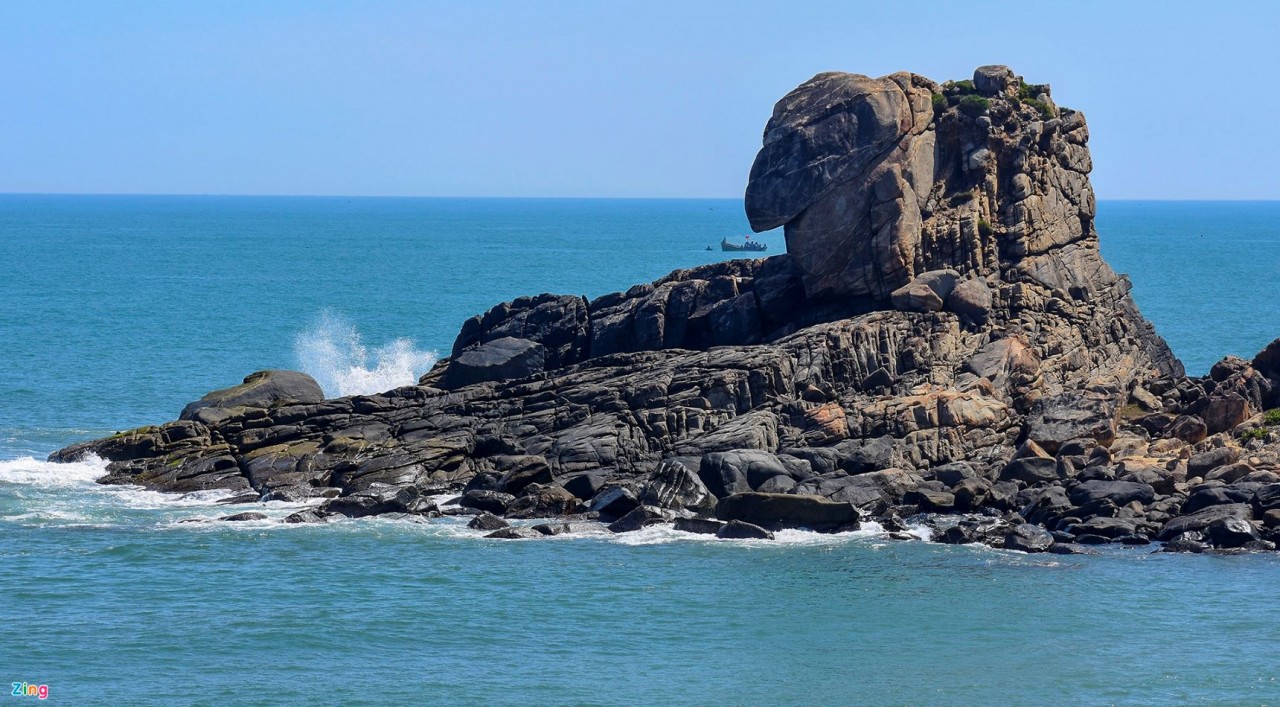 Amazing Tortoise-Shaped Cliff in Sa Huynh Sea