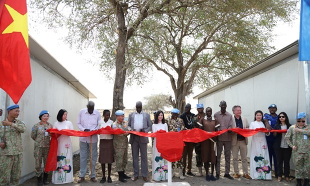 Vietnam’s Military Engineering Unit Rotation 1 grants humanitarian works to Abyei school (Photo: Military Engineering Unit Rotation 1