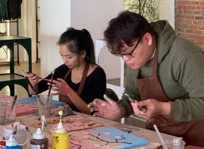 Handmade Your Valentine's Day Gifts with Diverse Workshops in Hanoi