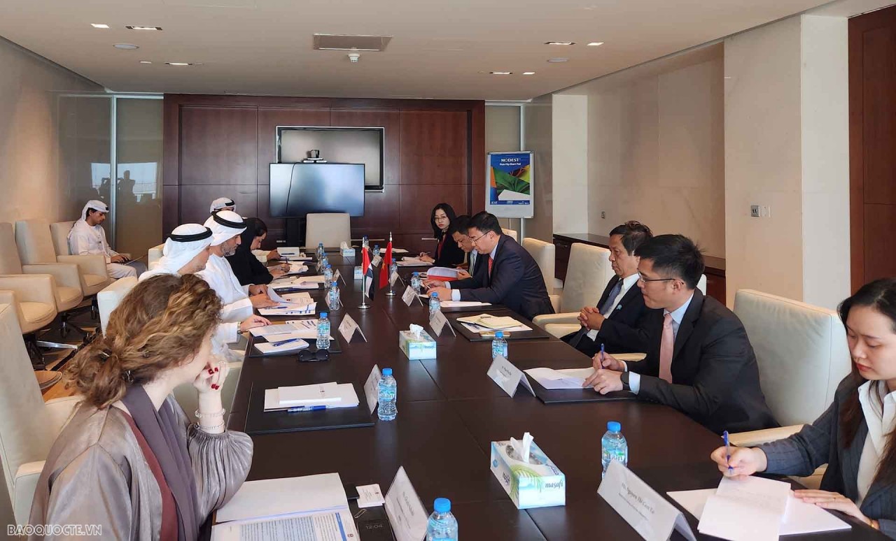 Deputy Minister Pham Quang Hieu co-chaired the political consultation with his host counterpart Saeed Mubarak Al-Hajeri. Photo: TG&VN