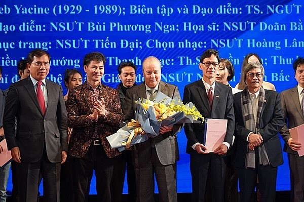 Algerian Playwright’s Work on President Ho Chi Minh Staged in Vietnam Algerian Playwright’s Work on President Ho Chi Minh Staged in Vietnam