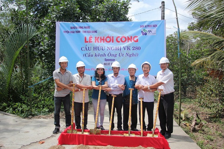 Overseas Vietnamese Persistently Build 280 Bridges in the Homeland