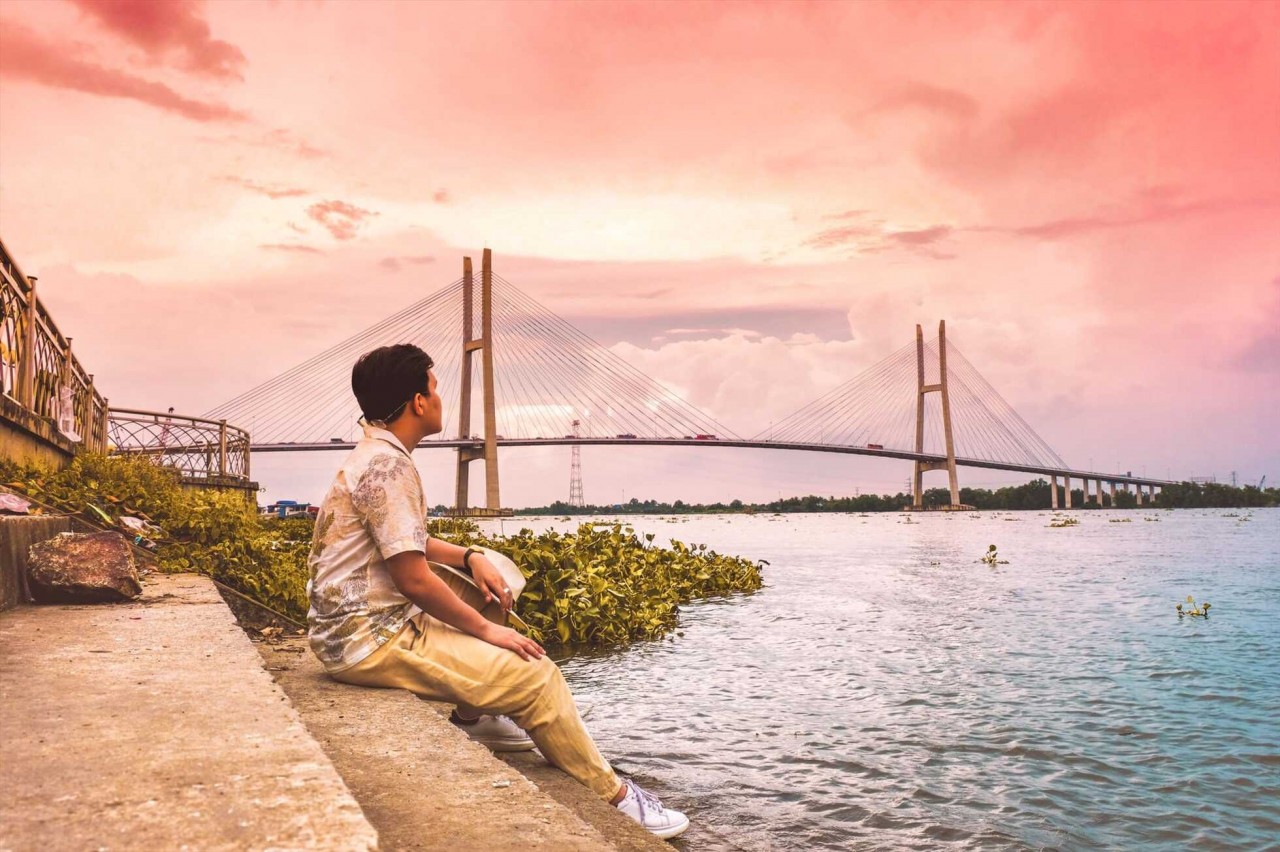 Sunset at My Thuan bridge. Photo: Henry Duong 