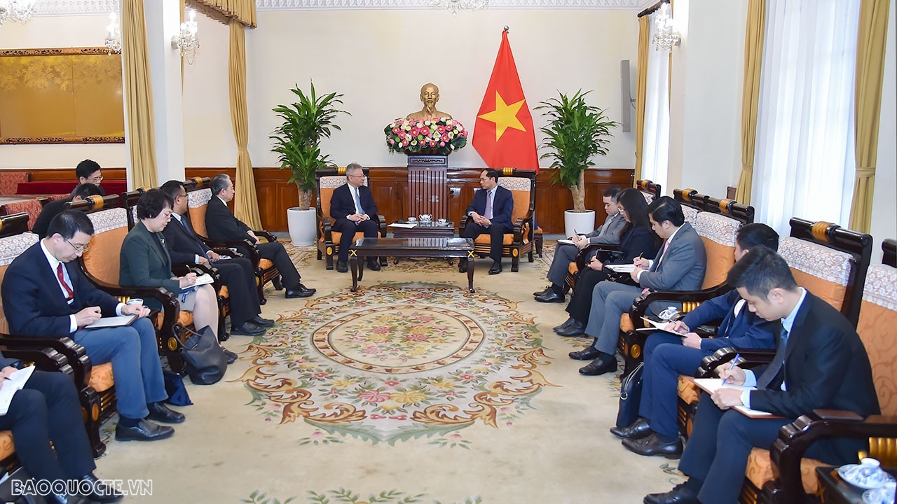 At the meeting. Photo: TG&VN