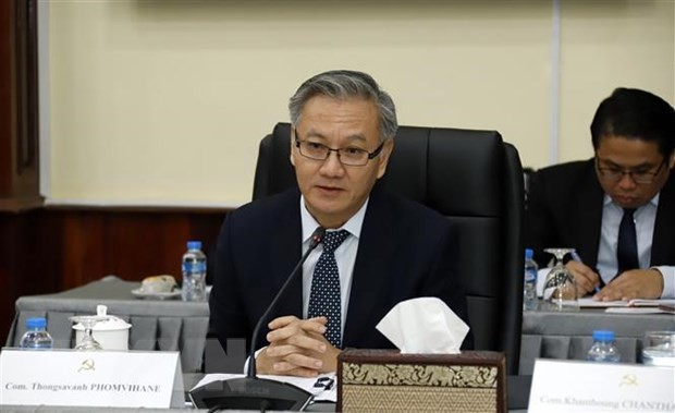 Thongsavanh Phomvihane, head of the LPRP Central Committee's Commission for External Relations at the talks with the Vietnamese Party delegation. Photo: VNA