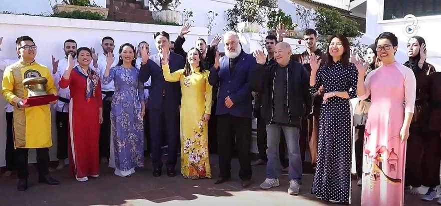 Algerian Arabic TV channel Introduces Vietnamese Culture