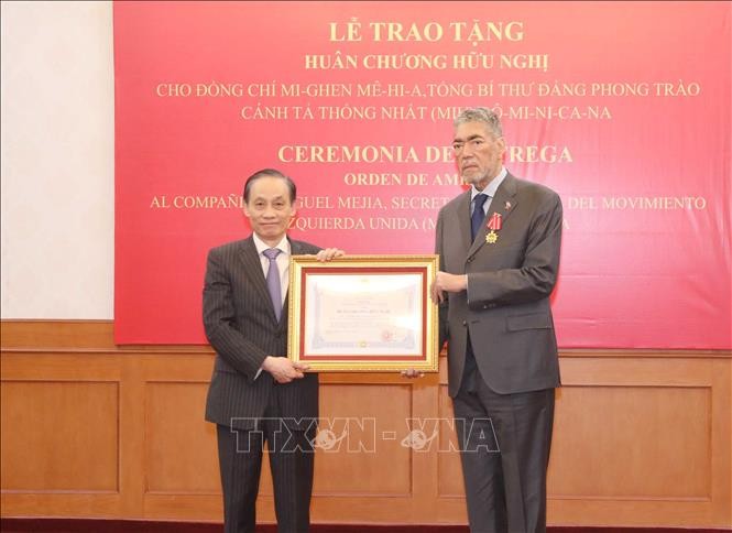 Vietnam, Dominican Republic's Parties Beef up Cooperation
