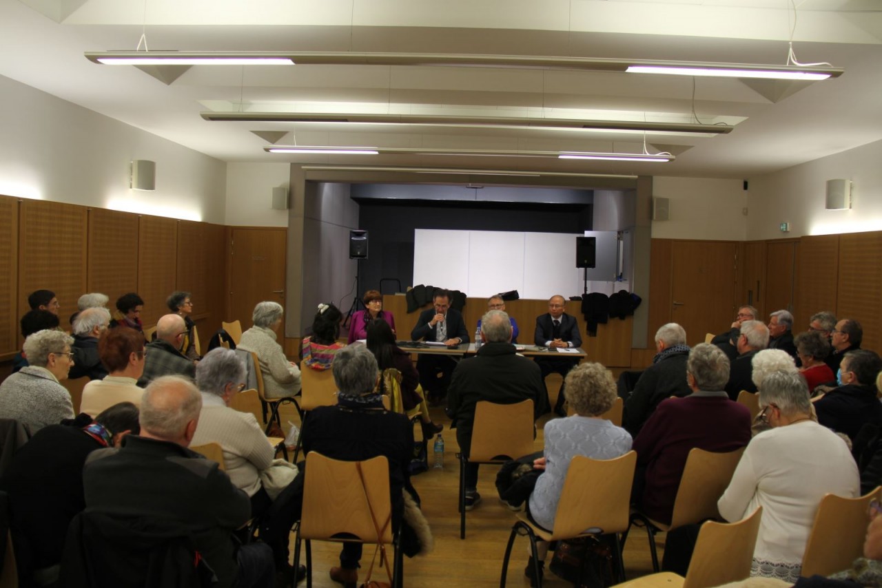 A seminar on the movement for peace during the war in Indochina is organised in Saint-Pierre-des-Corps city on February 25. Photo: VNA