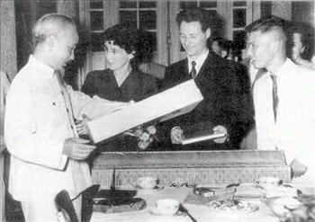 Ceremony Honours Raymonde Dien, A Vietnam’s Great Friend in France