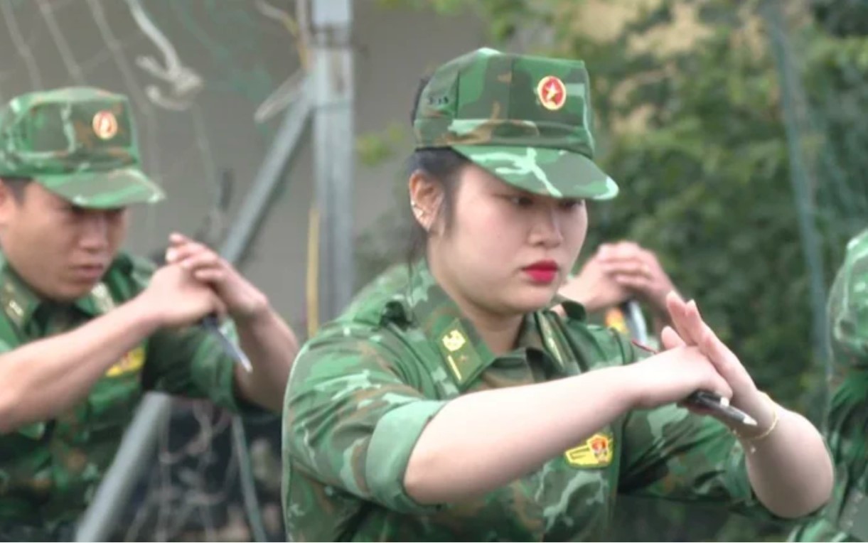 The Bravery of a Female Border Guard Soldier in Nghe An Province