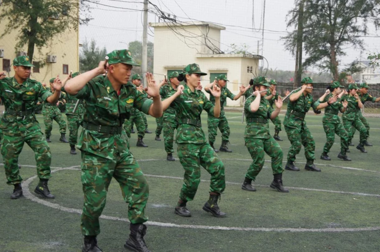 The Bravery of a Female Border Guard Soldier in Nghe An Province