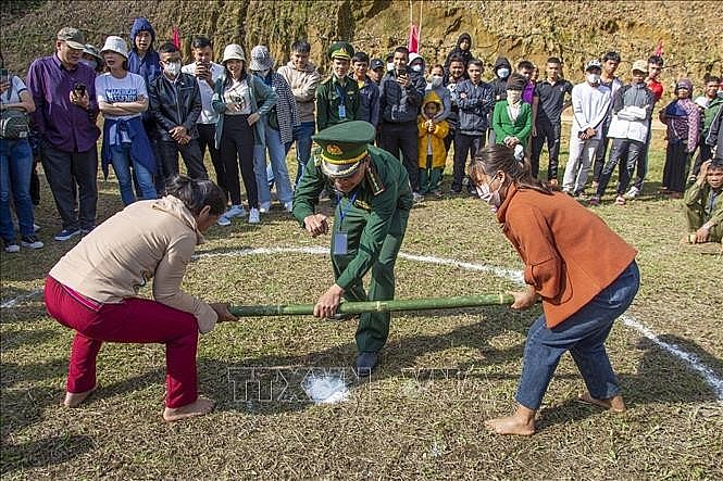 All-People Border Defence Day: Border Residents Engage in Cultural, Artistic Exchanges