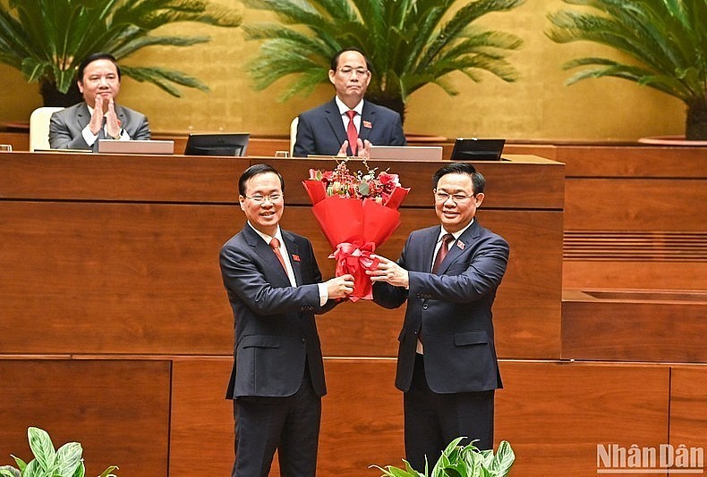 National Assembly Chairman Vuong Dinh Hue (R) congratulates newly-elected President Vo Van Thuong.