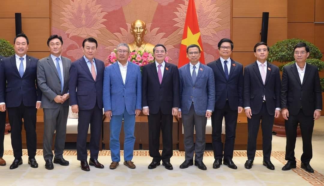 Delegates at the meeting. Photo: quochoi.vn