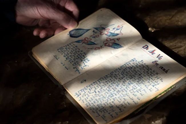 US Veteran Returns Martyr’s Diary to Family